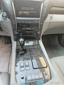 Lexus LS600hL - 6