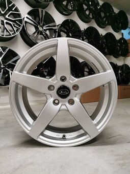 Kia R17 5x114,3 alu disky - 6