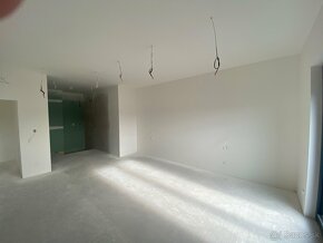 PENTHOUSE v Nových Zámkoch s veľkou terasou - 6