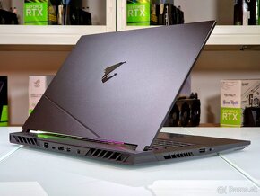 Herní notebook AORUS 15 | QHD 165Hz | i7-13700 | RTX 4070 - 6