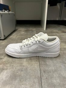 Jordan 1 Low Triple White - 6