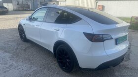 Tesla model Y - 6