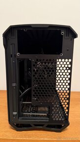 Predam mITX PC skrinku Fractal Design Torrent Nano - 6