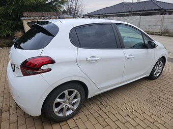 Predám Peugeot 208 1,2 automat - 6