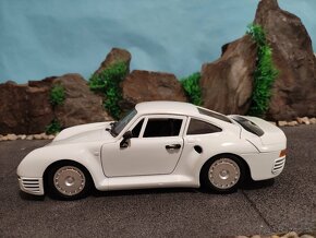 prodám model 1:18 porsche 959 - 6