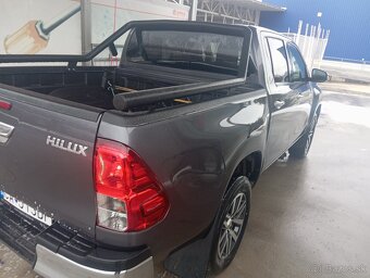 Toyota Hilux 2.4 - 6