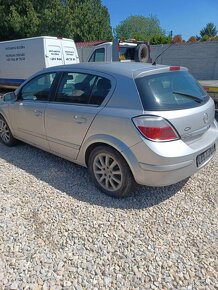 Rozpredám Opel Astra H Sedan 1.7CDTi 74kw M6 2008 - 6