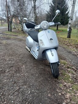 Piaggio Vespa GTS 250 - 6