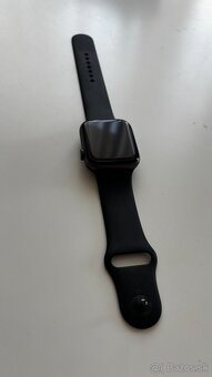 Apple Watch 4 44mm Space Gray + Black Sport Band - 6