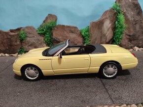 prodám model 1:18 ford thunderbird Cabrio 2000 - 6