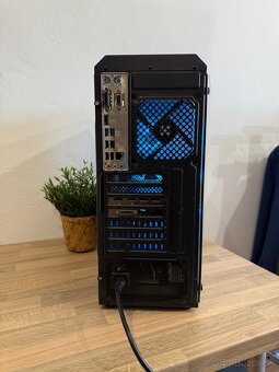 Herne pc rx 580, i5, ssd, Win 10, RGB - 6