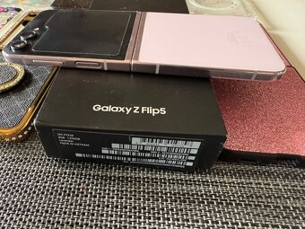 Samsung Galaxy ZFlip 5 256Gb Fialovy - 6