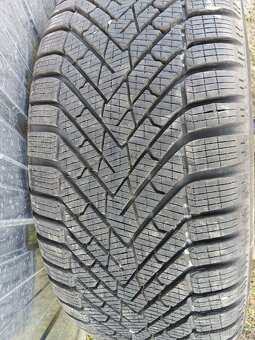 Predám zimné pneu Pirelli 225/45 R18 - 6