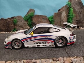 prodám model 1:18 porsche 911 GT3 RSR 997 - 6