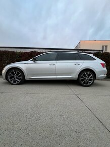 Škoda Superb Sportline 147KW model 2022 panoráma - 6