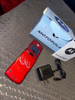 MOTOROLA RAZR V3 - 6