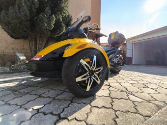 Can-Am Spyder - 6