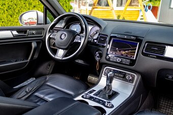 VW Touareg 3,0 V6 TDI 8AT (webasto, panoráma,el.ťažné, koža) - 6