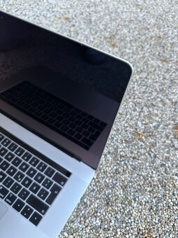 MacBook Pro 15” 2018, 512Gb SSD, i7, 13Cyklů baterie - 6