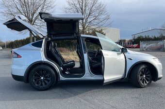 Tesla Model X - 6