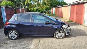 Peugeot 208 1.2 - 6