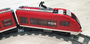 LEGO VLAK 7938 PASSENGER TRAIN - 6