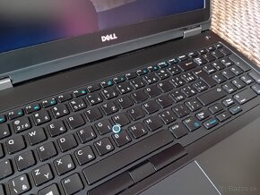 DELL Latitude 5570 so 4jadrom i5 a 2x GPU /intelHD a AMD 2GB - 6