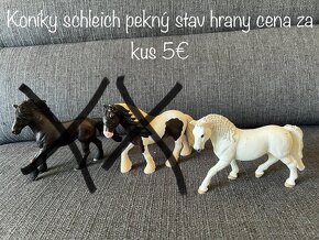 Knihy hračky a lego - 6