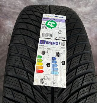 Zimní nová originální sada Volvo EX30 245/40R20 99W - 6