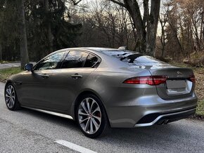 Jaguar XE 2.0D I4 R-Dynamic HSE AT - 6