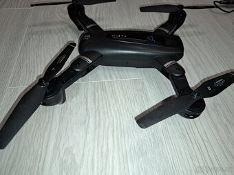 Dron s kamerou a GPS - 6