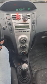 TOYOTA YARIS 1.3 r.v. 2008 - 6