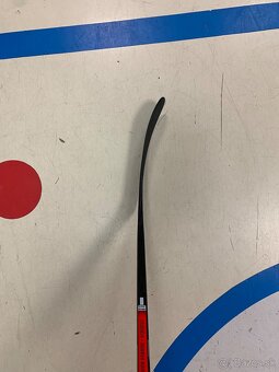 HOKEJKA CCM JETSPEED FT5 Lava 80flex P28 zahnutie  - 6