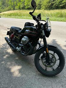 Moto Guzzi V7 Stone Special Edition 49kW - 6