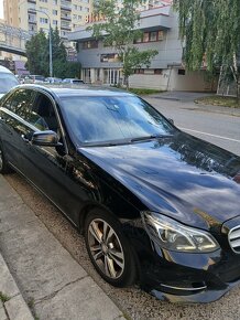 Mercedes E Sedan - 6