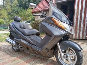 Suzuki Burgman 400 rok 2004 - 6