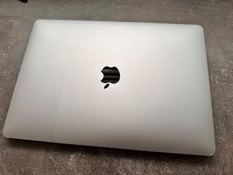 Predám Macbook Pro 2017 - 6