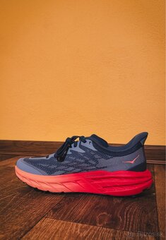 Hoka Speedgoat 5 - 6