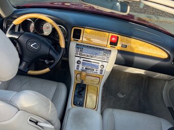 Lexus SC430. Rok 2003, motor V8 o objemu 4.3L, výkon 210kW, - 6