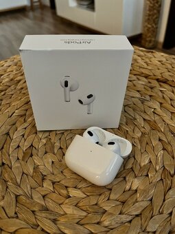 Apple AirPods (3. generácie) s Lightning s nabíjacím puzdrom - 6