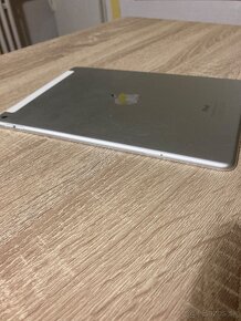 9.7” tablet iPad Air 2 / 128GB Silver prasknutý displej - 6