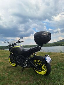 YAMAHA MT09 - 6