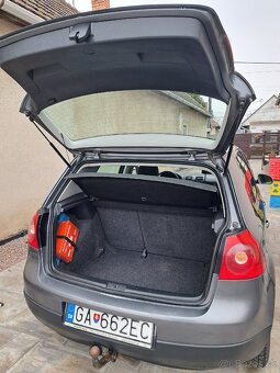 Predám Volkswagen Golf 1.4 16V 59KW - 6