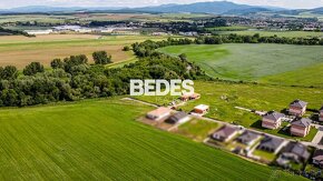 BEDES | Rovinaté pozemky na okraji obce s inž. sieťami - 6