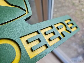 JOHN DEERE Drevené 3D logo 35x20cm - 6