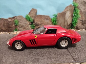 prodám model 1:18 ferrari 250 GTO 1964 - 6