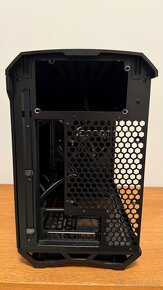 Predam mITX PC skrinku Fractal Design Torrent Nano Solid - 6