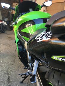 Kawasaki ZX9R - 6