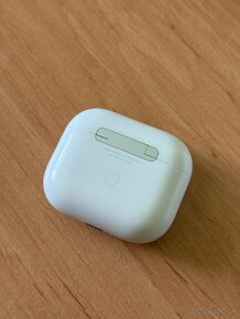 Apple AirPods 3 s MagSafe nabíjacím puzdrom - 6