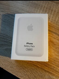 Apple battery pack - 6